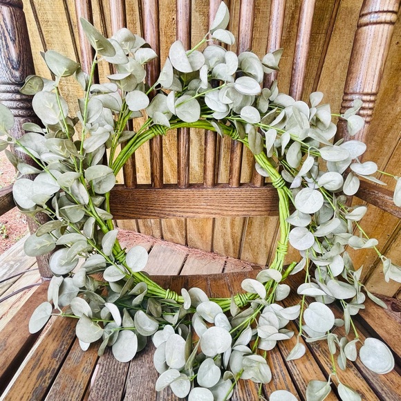 Foamy Silver Dollar Wreath, Sage, 20” - Picture 10 of 14